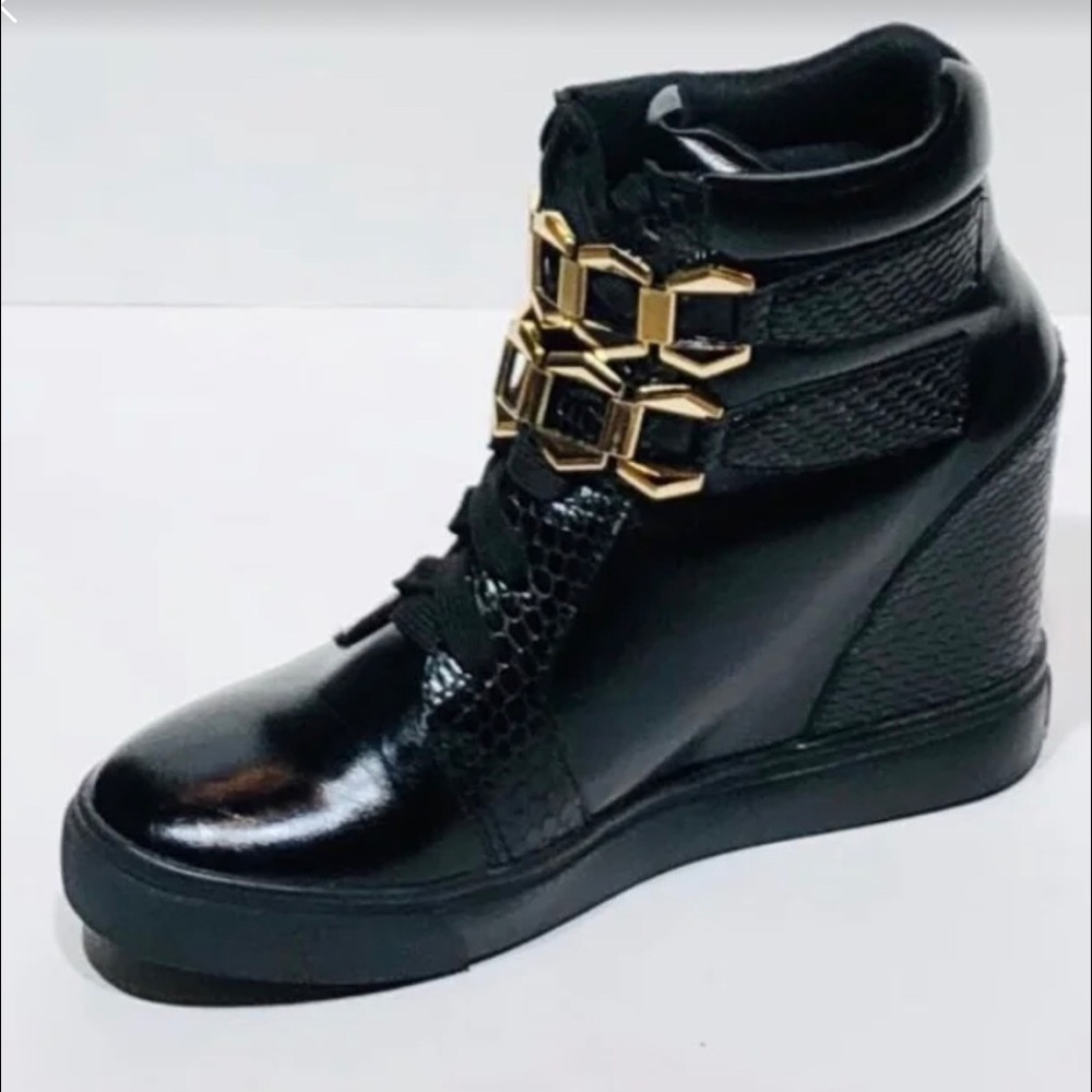 Hidden wedges